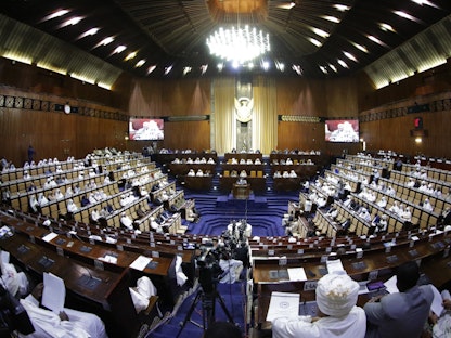 أعضاء البرلمان السوداني خلال جلسة طارئة لمناقشة حالة الطوارئ بعد الاحتجاجات - مارس 2019 - AFP