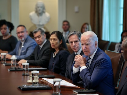 الرئيس بايدن يعقد اجتماعاً مع أعضاء إدارته في البيت الأبيض 20 يوليو، 2021 - REUTERS