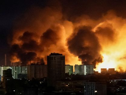 انفجار طائرة مسيرة روسية يضيء سماء العاصمة الأوكرانية كييف. 24 مايو 2025 - Reuters