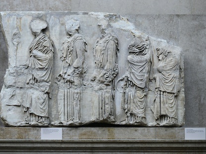 جزء من مجموعة القطع الحجرية والنقوش والمنحوتات المعروفة باسم رخام إلجين معروضة في قاعة بارثينون للرخام في المتحف البريطاني في لندن - 16 أكتوبر 2014 - REUTERS