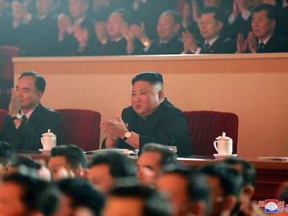 زعيم كوريا الشمالية كيم جونغ أون في حفل بمناسبة السنة القمرية الجديدة في بيونغ يانغ - via REUTERS