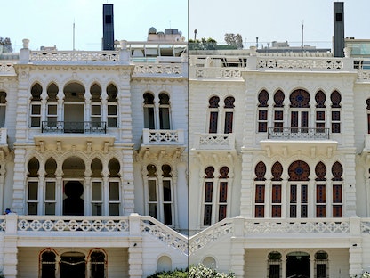 صورة لمتحف سرسق في بيروت بعد ترميم واجهته تمهيداً لإعادة افتتاحه وفي الصورة على اليسار الواجهة قبل الترميم. 25 مايو 2023 - AFP