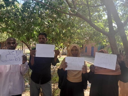 جانب من اعتصام المعلمين للمطالبة بزيادة الإنفاق على التعليم في الميزانية العامة، الخرطوم، السودان. 13 فبراير 2023 - facebook/لجنة المعلمين السودانيين