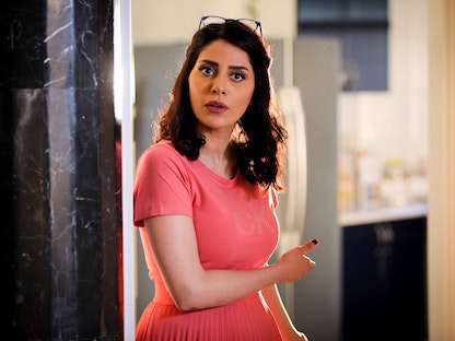 الممثلة السعودية إلهام علي في مشهد من مسلسل "ممنوع التجول" - المكتب الإعلامي لقنوات mbc