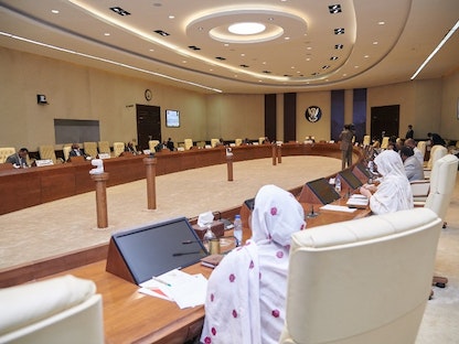 جانب من اجتماع مجلس الوزراء السوداني في الخرطوم، 27 فبراير 2021. - وكالة الأنباء السودانية