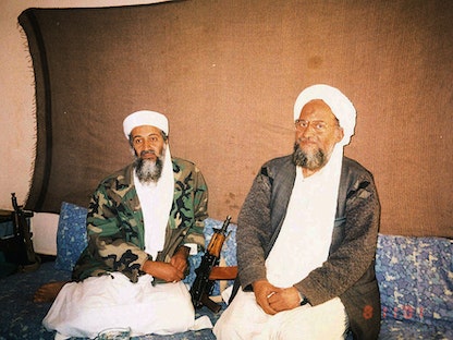 أيمن الظواهري وأسامة بن لان زعيما تنظيم "القاعدة" السابقين. 10 نوفمبر 2001 - REUTERS