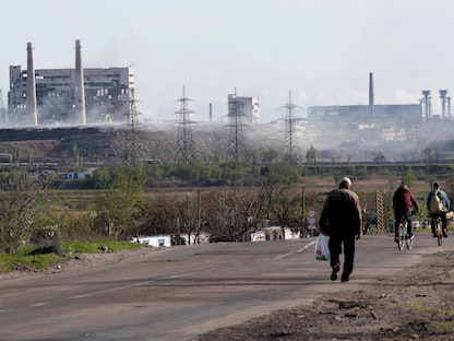 منظر يُظهر مصنعاً لأعمال الحديد والصلب في آزوف ستال بماريوبول- 4 مايو 2022 - REUTERS