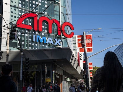 AMC تبيع أسهماً بـ325 مليون دولار قبل فيلم تايلور سويفت