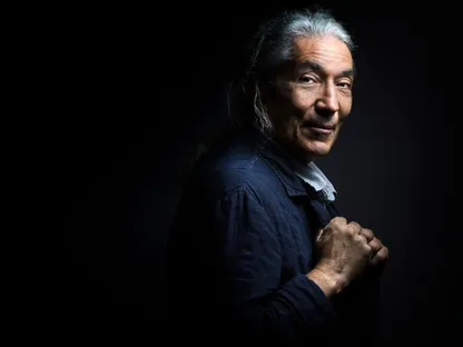 "فرنسا انتهت بالنسبة لي".. بوعلام صنصال يعلن مغادرته باريس نهائياً