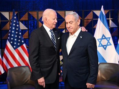 الرئيس الأميركي جو بايدن خلال لقائه مع رئيس الوزراء الإسرائيلي بنيامين نتنياهو في تل أبيب. 18 أكتوبر 2023 - AFP