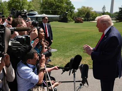 نفط مجاني وفتح مضيق هرمز.. ترمب يكشف ملامح اتفاق "محتمل" مع إيران