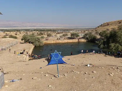 مستوطنون إسرائيليون يحولون مسار مياه فلسطينية لملء بركة في الضفة الغربية