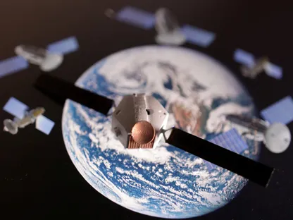 صورة توضيحية لمجسم لكوكب الأرض محاط بنماذج لأقمار صناعية. 25 نوفمبر 2024 - Reuters