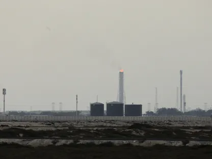 استهداف إيراني لمنشآت الطاقة.. دول خليجية تحبط عشرات الهجمات