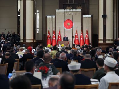 الرئيس التركي رجب طيب أردوغان يتحدث خلال عشاء جمعية العمال الذي عقد في المجمع الرئاسي عشية عيد العمال، أنقرة. 30 أبريل 2024 - twitter.com/RTErdogan