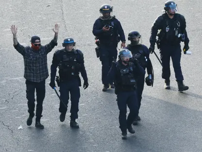 احتجاجات طلاب فرنسا.. مئات الموقوفين وعشرات الإصابات وانتقادات لتصريحات ترمب