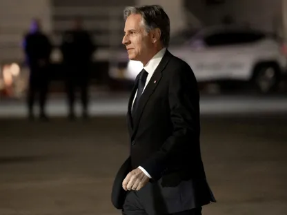 بلينكن يطالب إسرائيل بمناطق "آمنة" في غزة ويدعو لتمديد الهدنة