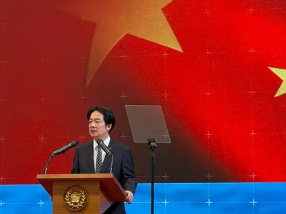 الرئيس التايواني لاي تشينج ته يتحدث خلال مؤتمر صحافي بشأن الإنفاق الدفاعي في تايبيه. 26 نوفمبر 2025 - REUTERS