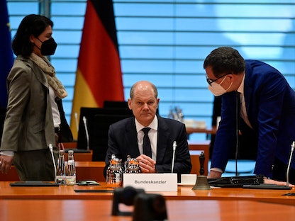 المستشار الألماني أولاف شولتز قبل اجتماع حكومي في برلين - 13 أبريل 2022 - REUTERS