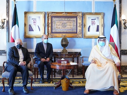 رئيس الوزراء الكويتي الشيخ صباح خالد الحمد الصباح، مع وزير الخارجية الإيراني محمد جواد ظريف - كونا