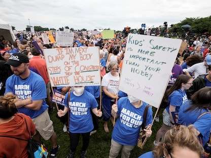 مشاركون في مسيرة "من أجل حياتنا" ضد العنف المسلح، واشنطن، الولايات المتحدة- 11 يونيو 2022 - REUTERS