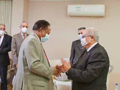 رئيس الوزراء السوداني عبد الله حمدوك يستقبل وزير الخارجية الجزائري رمطان لعمامرة - 31 أغسطس 2021 - twitter@SudanPMO