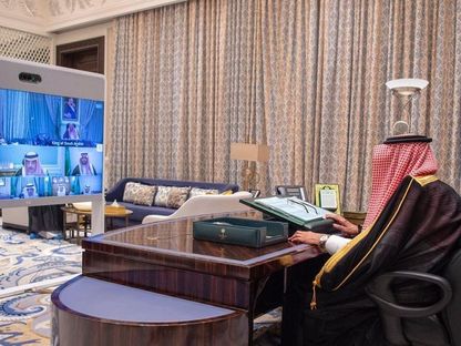 خادم الحرمين الشريفين الملك سلمان بن عبد العزيز خلال ترأسه مجلس الوزراء عبر الاتصال المرئي - واس