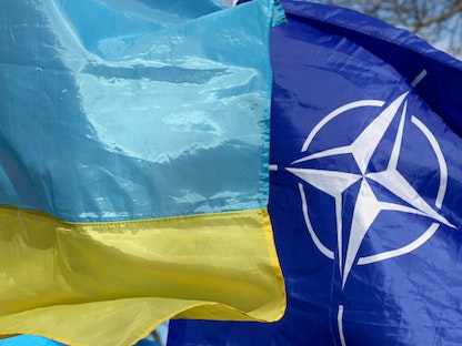 علما حلف شمال الأطلسي "الناتو" وأوكرانيا - REUTERS