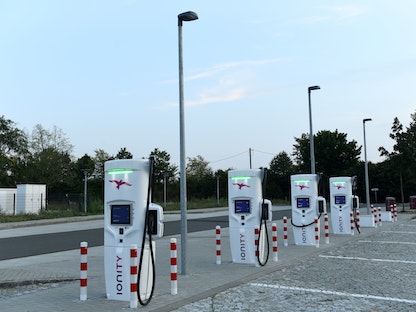 موقع لشحن السيارات الكهربائية في مدينة دريسدن بألمانيا. 27 أغسطس 2021 - REUTERS