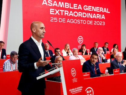 لويس روبياليس رئيس الاتحاد الإسباني لكرة القدم خلال اجتماع في العاصمة مدريد. 25 أغسطس 2023 - REUTERS