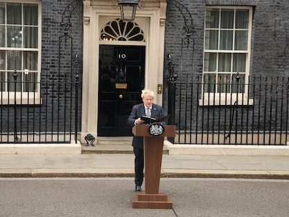 بوريس جونسون رئيس الحكومة البريطانية خلال إعلانه استقالته من قيادة "حزب المحافظين" - 7 يوليو 2022 - REUTERS