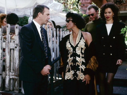 لقطة من فيلم "بودي جارد" الذي صدر عام 1992 - facebook@TheBodyguardMovie