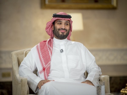 ولي العهد السعودي الأمير محمد بن سلمان خلال مقابلة مع شبكة (MBC) في الرياض بمناسبة الذكرى الخامسة لرؤية المملكة 2030، 27 أبريل 2021   - AFP