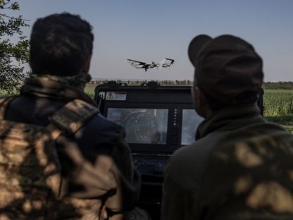 جنود أوكرانيون يتدربون على استخدام الطائرات بدون طيار في منطقة دونيتسك شرقي البلاد. 3 مايو 2024 - AFP