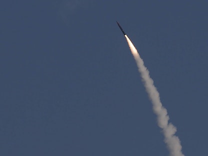 صاروخ اعتراضي من طراز "Arrow 3" أثناء إطلاقه التجريبي بالقرب من مدينة أسدود - 10 ديسمبر 2015 - REUTERS
