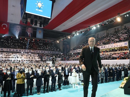 الرئيس التركي رجب طيب أردوغان خلال حضوره مؤتمر حزب العدالة والتنمية في العاصمة أنقرة، 24 مارس 2021 - REUTERS