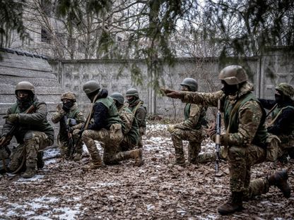 متطوعون أوكرانيون يتلقون التدريب الأساسي قبل الانضمام إلى وحدة هجومية، منطقة كييف. 9 يناير 2024 - Reuters