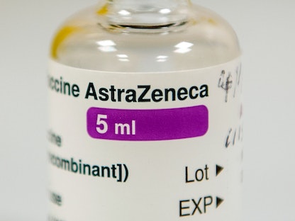 قنينة لقاح أسترازينيكا المضاد لفيروس كورونا - 4 يناير 2021 - AFP