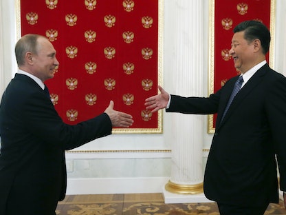 الرئيس الصيني شي جين بينج يلتقي الرئيس الروسي فلاديمير بوتين في موسكو - 03 يوليو  2017 - REUTERS