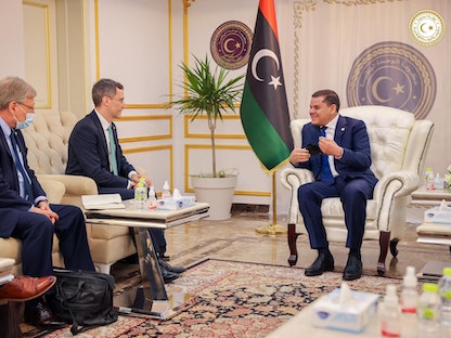  رئيس حكومة الوحدة الوطنية في ليبيا عبد الحميد الدبيبة يلتقي مساعد وزير الخارجية الأميركي لشؤون الشرق الأوسط جوي هود. - facebook/pmGNUmedia