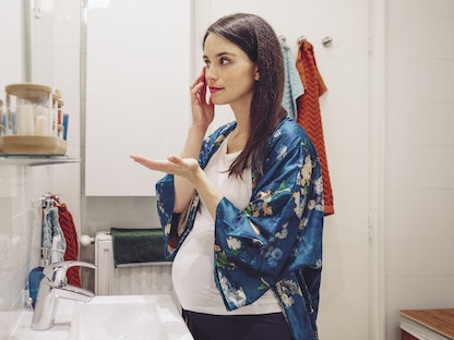 السبب المحتمل لظهور حب الشباب أثناء الحمل هو الإفراط في إنتاج الدهون - Getty Images