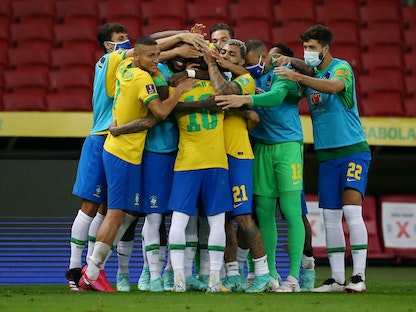 المنتخب البرازيلي يحتفل بعد الفوز على المنتخب الإكوادوري في تصفيات كأس العالم - REUTERS