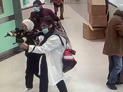 صورة مأخوذة من مقطع فيديو للقوات الخاصة الإسرائيلية خلال اقتحام مستشفى بجنين بالضفة الغربية. 29 يناير 2024 - مواقع التواصل الاجتماعي