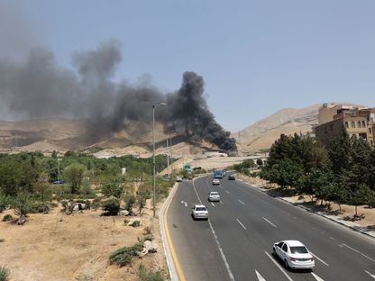 أدخنة متصاعدة جراء غارة إسرائيلية على منشاة نفطية في طهران. 15 يونيو 2025 - via REUTERS
