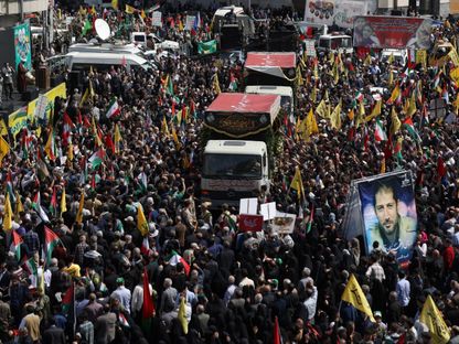 إيرانيون يحتشدون في جنازة عناصر الحرس الثوري الإيراني الذين سقطوا في استهداف قنصلية طهران في دمشق، طهران. 5 أبريل 2024 - Reuters