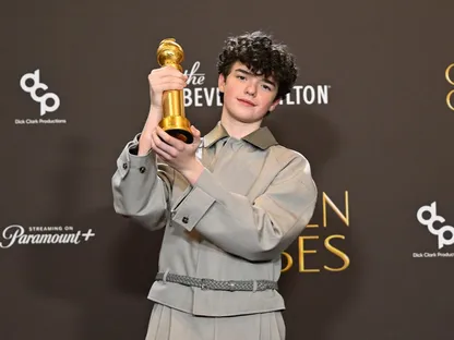 أوين كوبر أصغر فائز في تاريخ جولدن جلوب لفئة الممثل المساعد عن Adolescence