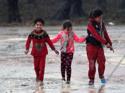 أطفال سوريون نازحون في منطقة عفرين - 7 فبراير 2020 - REUTERS