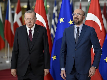 رئيس مجلس الاتحاد الأوروبي شارل ميشيل والرئيس التركي رجب طيب أردوغان في بروكسل، مارس 2020 - AFP