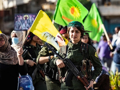 مظاهرة لأكراد سوريين في مدينة القامشلي شمال سوريا تنديداً بهجمات تركية ضد الأكراد - 10 يونيو 2021 - AFP