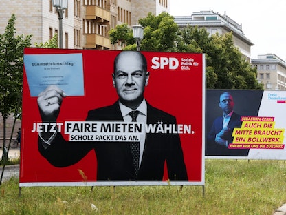 ملصقان انتخابيان في  العاصمة الألمانية برلين - 16 أغسطس 2021 - Bloomberg
